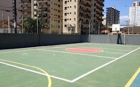 Apto 2 quartos em Condomínio com quadra a 50m da areia da Praia